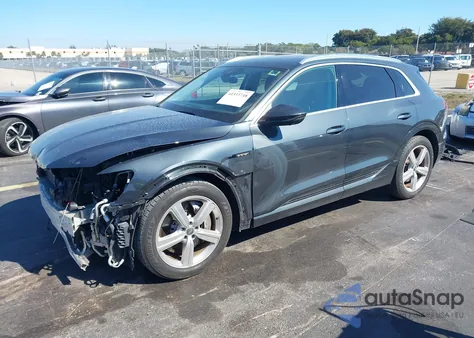 2019 Audi E-Tron Premium Plus из США, поврежденный, VIN WA1LAAGE7KB023438